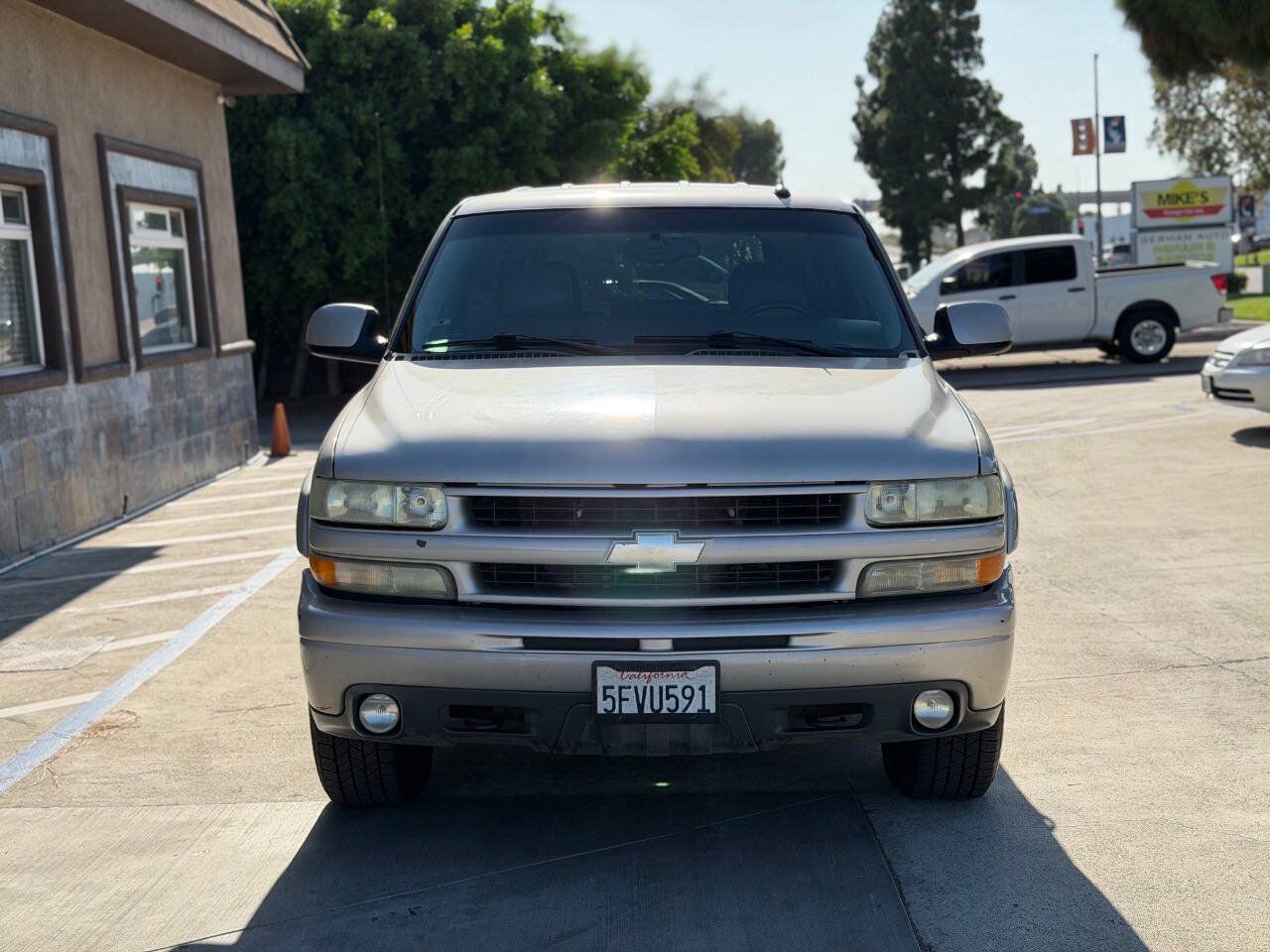 Used 2004 Chevrolet Tahoe Z71 w/ Z71 Preferred Equipment Group AWD/4WD image 3
