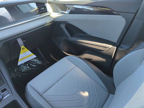 New 2026 Volkswagen Tiguan SE R-Line image 29