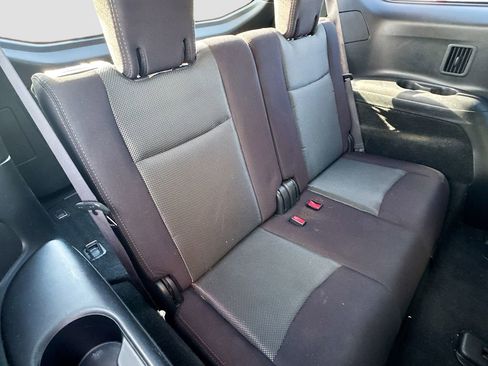 Used 2020 Nissan Pathfinder S image 25