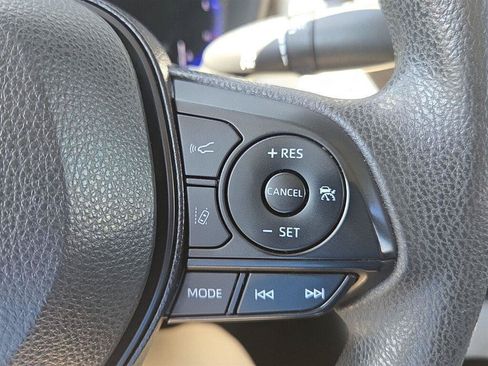 Used 2020 Toyota Corolla LE FWD image 11