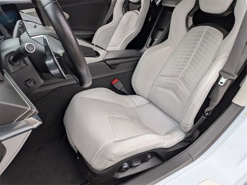 Used 2021 Chevrolet Corvette Stingray w/ Z51 Performance Package image 12