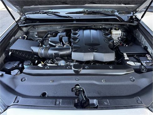 Used 2019 Toyota 4Runner SR5 AWD/4WD image 26