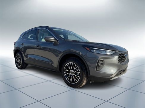 New 2025 Ford Escape Base w/ Class II Trailer Tow Package image 2