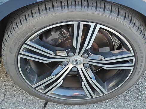 Used 2019 Volvo S60 T6 Inscription image 11