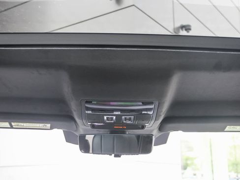 New 2025 Land Rover Defender 110 V8 image 15