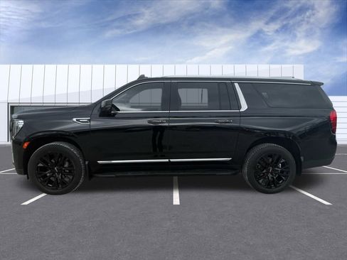 Used 2022 GMC Yukon XL SLT w/ SLT Luxury Package image 5