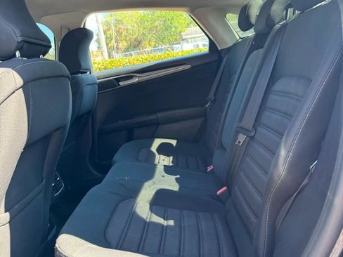 Used 2018 Ford Fusion SE w/ Fusion SE Technology Package FWD image 8