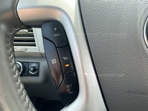 Used 2011 Chevrolet Traverse LT w/ Personal Connectivity Package image 20