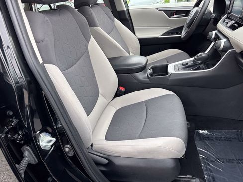 Certified 2022 Toyota RAV4 XLE image 38