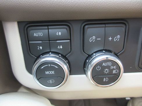 New 2026 GMC Yukon Denali w/ Denali Reserve Package AWD/4WD image 17