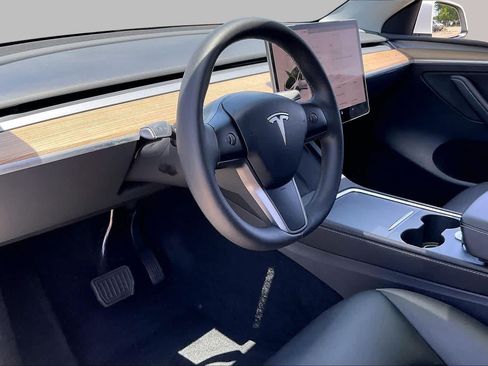 Used 2023 Tesla Model Y AWD image 15