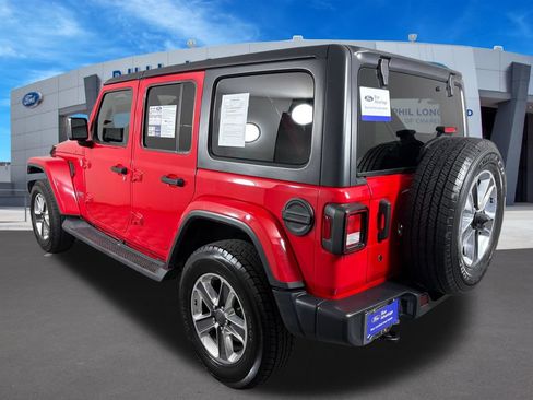 Used 2019 Jeep Wrangler Unlimited Sahara AWD/4WD image 3
