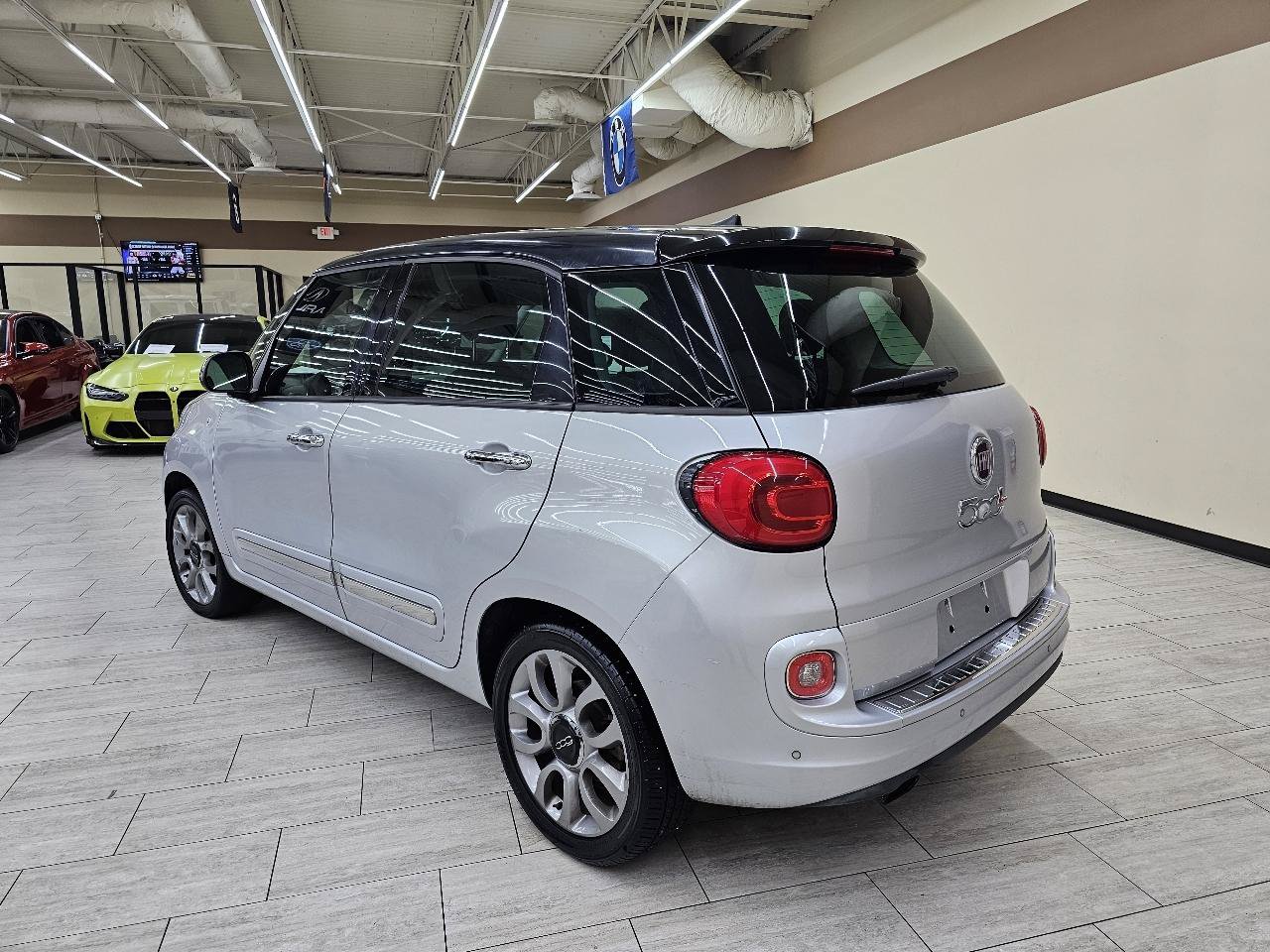 Used 2017 FIAT 500L Lounge w/ Premium Package FWD image 9