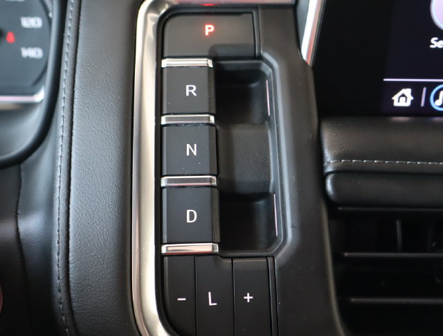 Used 2021 Chevrolet Suburban Z71 w/ Luxury Package AWD/4WD image 38