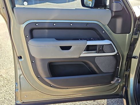 Used 2021 Land Rover Defender 110 SE image 11