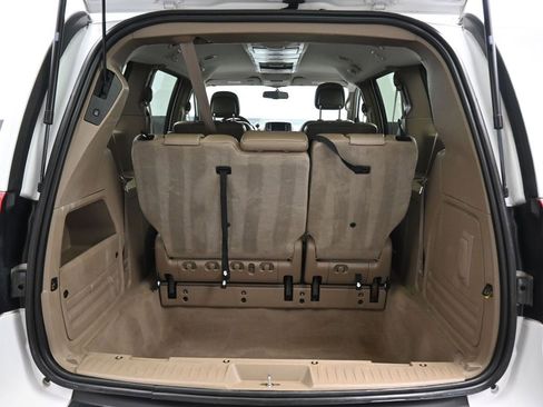 Used 2014 Chrysler Town & Country Touring image 48