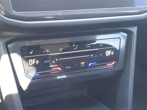 Certified 2022 Volkswagen Tiguan SE image 28