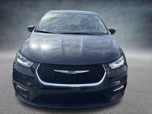 Used 2024 Chrysler Pacifica Touring-L image 13