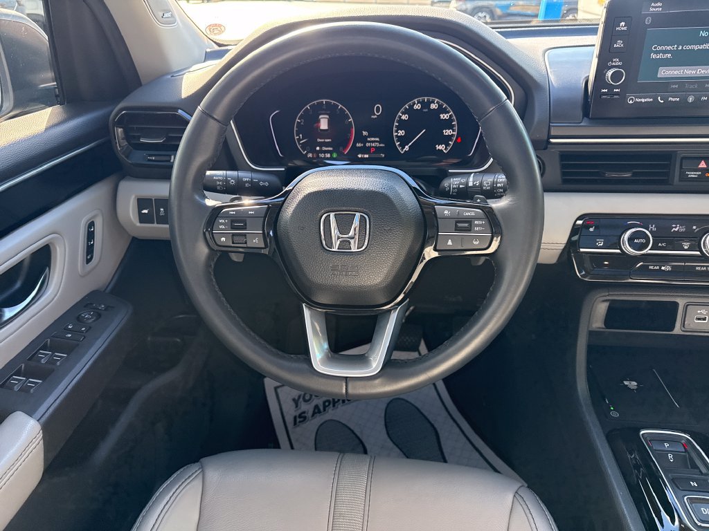 Used 2025 Honda Pilot Touring image 16