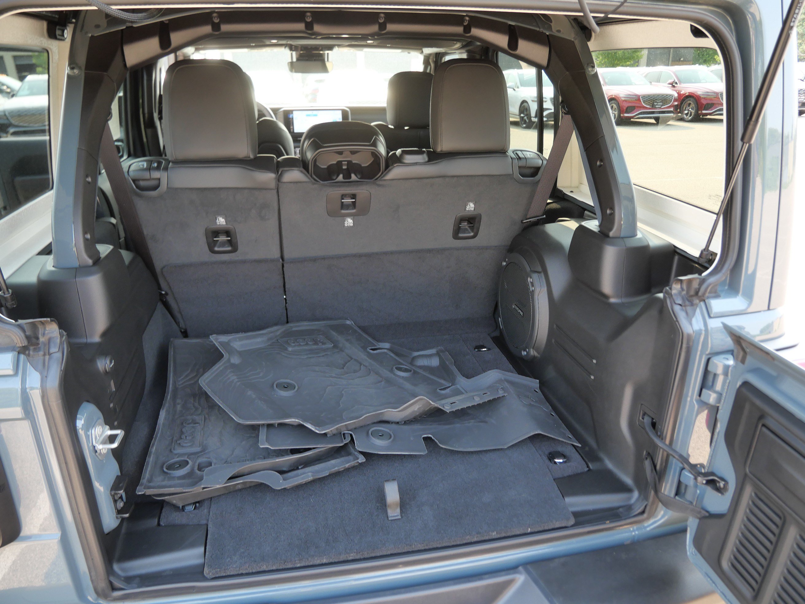 Used 2025 Jeep Wrangler Unlimited Rubicon AWD/4WD image 18