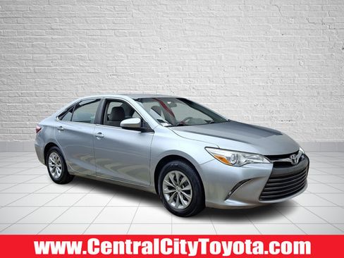 Used 2016 Toyota Camry LE FWD image 1