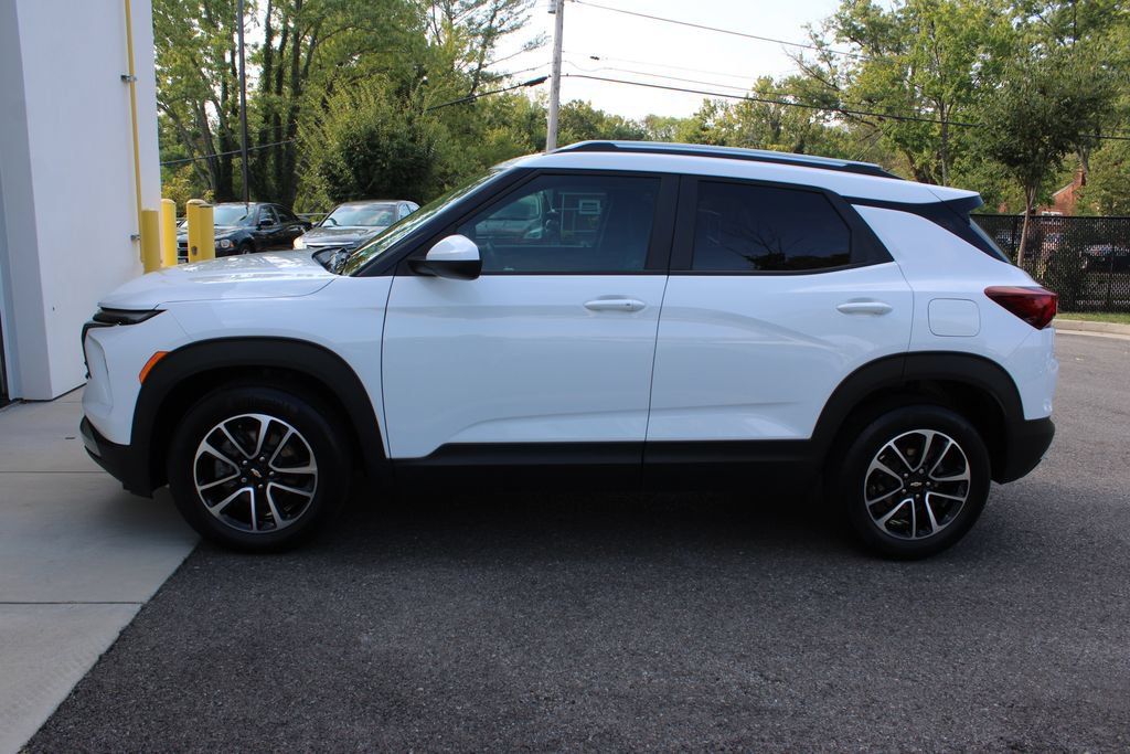 Used 2025 Chevrolet TrailBlazer LT w/ Convenience Package FWD image 11