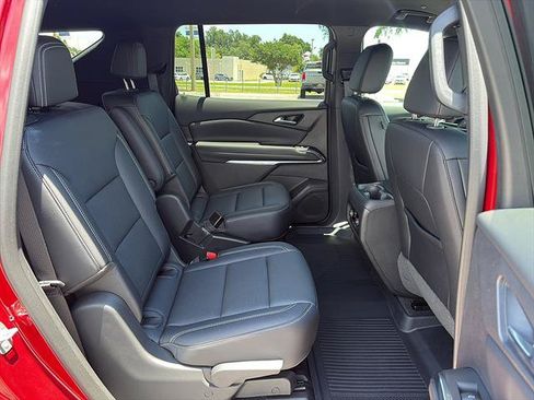 Used 2025 Chevrolet Traverse LT w/ Driver Confidence Package FWD image 16