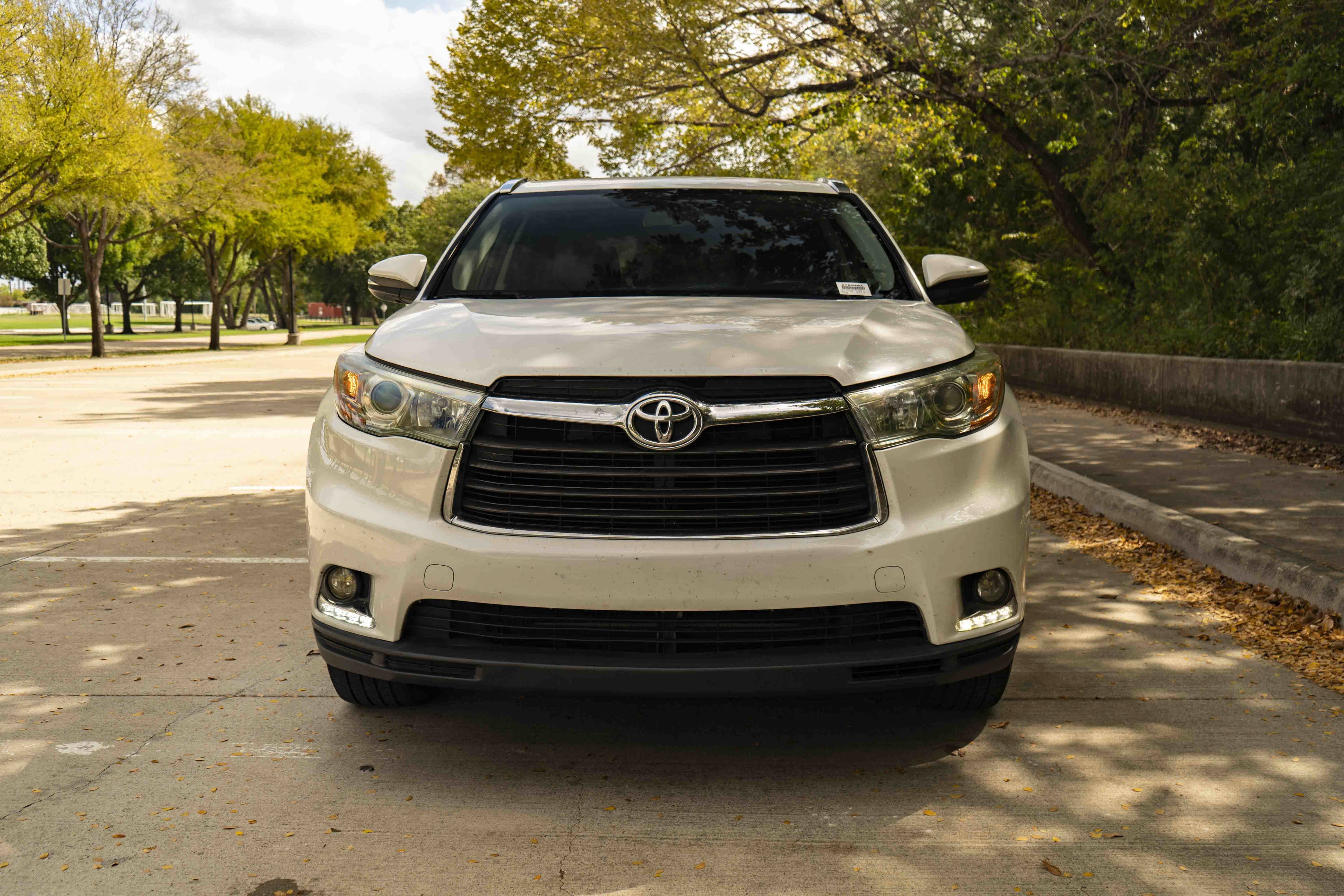 Used 2016 Toyota Highlander Limited FWD image 3