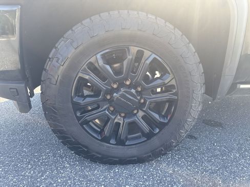 Used 2023 GMC Sierra 2500 Denali w/ Denali Black Diamond Edition image 11