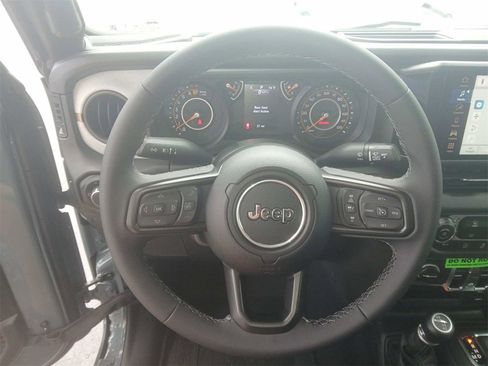 New 2025 Jeep Gladiator Sport image 31