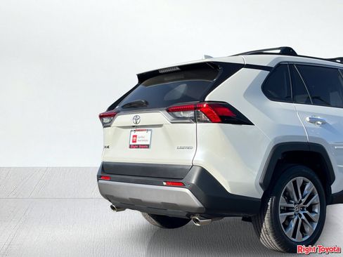 Used 2022 Toyota RAV4 Limited FWD image 12