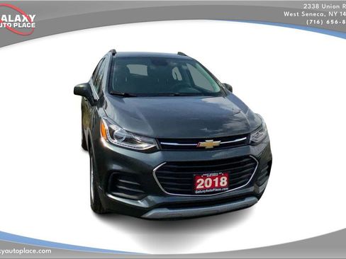 Used 2018 Chevrolet Trax LT w/ LT Convenience Package image 3