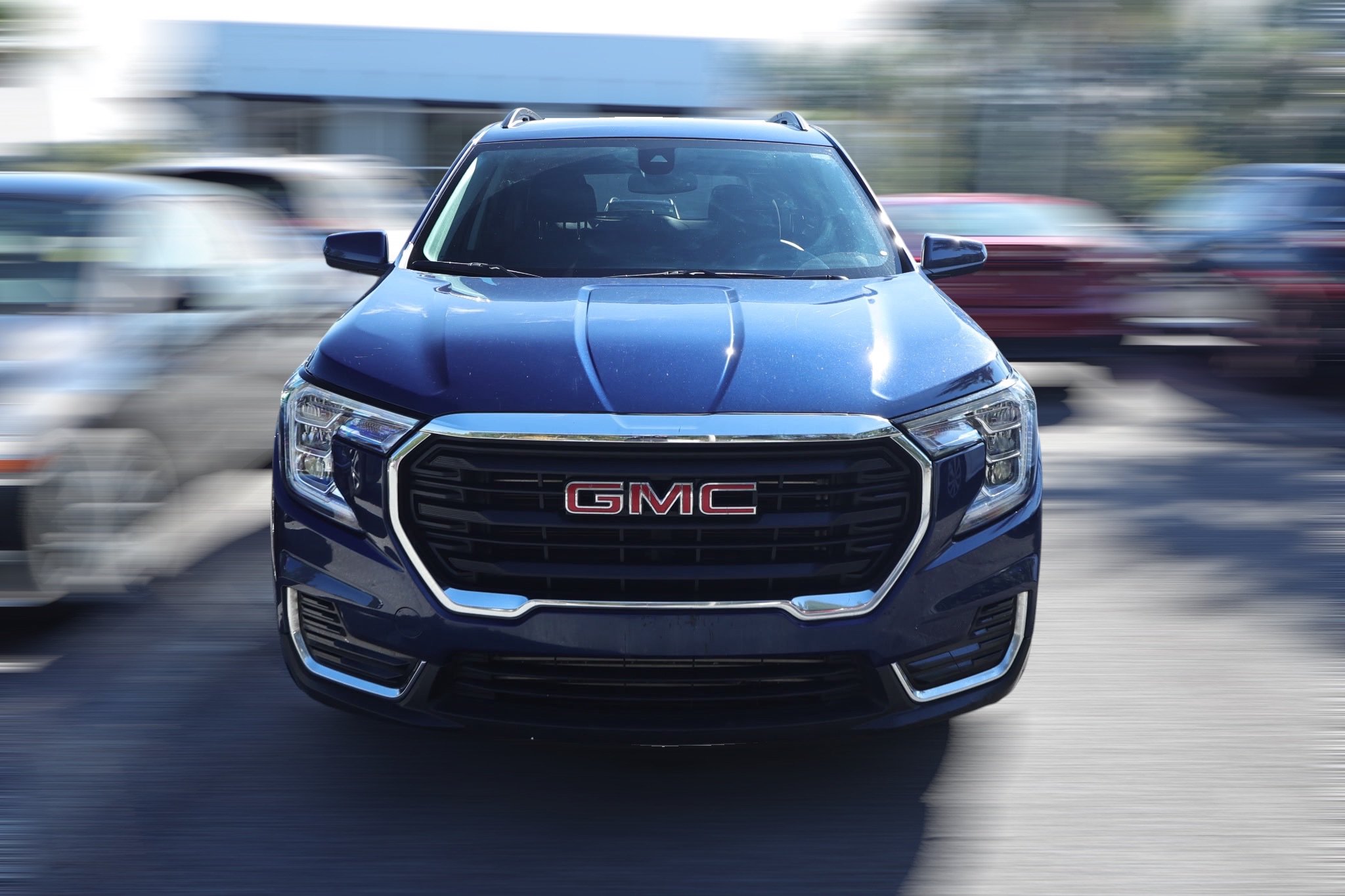 Used 2022 GMC Terrain SLE w/ Driver Convenience Package FWD image 2