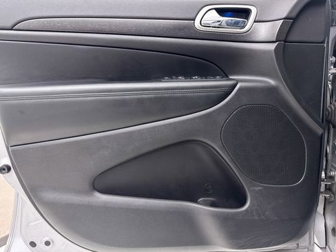 Used 2018 Jeep Grand Cherokee Altitude image 32