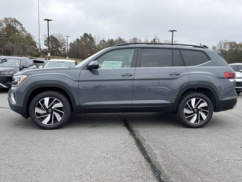 New 2026 Volkswagen Atlas SE FWD image 2