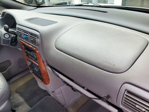 Used 2002 Oldsmobile Silhouette GLS w/ Towing Pkg FWD image 32