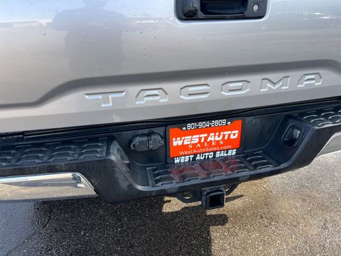 Used 2019 Toyota Tacoma TRD Off-Road AWD/4WD image 29