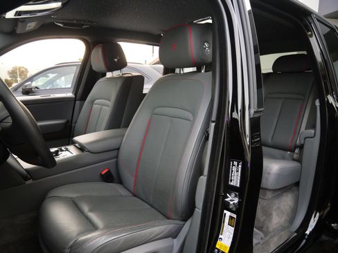 Certified 2023 Rolls-Royce Cullinan AWD/4WD image 23