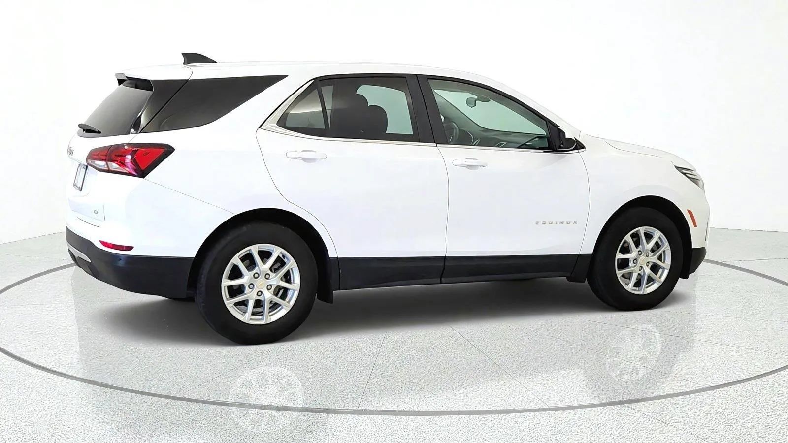 Used 2024 Chevrolet Equinox LT w/ LPO, Cargo Package FWD image 9