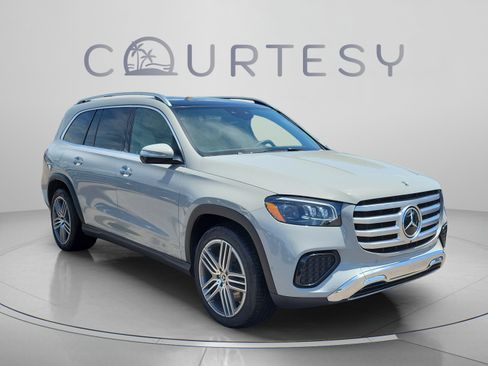 Certified 2025 Mercedes-Benz GLS 450 4MATIC image 4