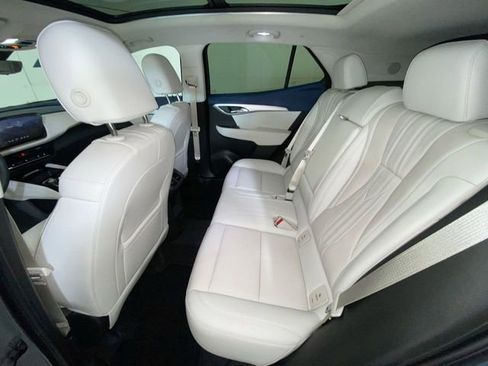 Used 2025 Buick Envision Avenir AWD/4WD image 28