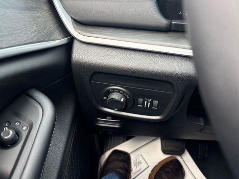 New 2026 Jeep Grand Cherokee Altitude AWD/4WD image 15