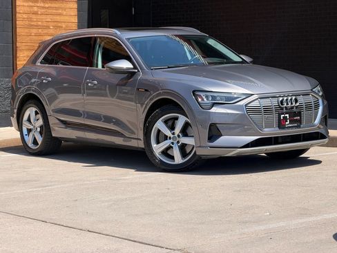 Used 2019 Audi e-tron Prestige w/ Prestige Package AWD/4WD image 7
