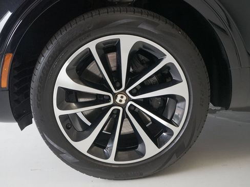 Used 2020 Bentley Bentayga AWD/4WD image 32