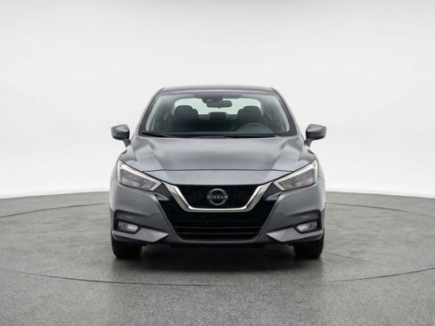 Used 2025 Nissan Versa SV image 2