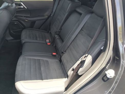 Used 2025 Mitsubishi Outlander SE FWD image 19