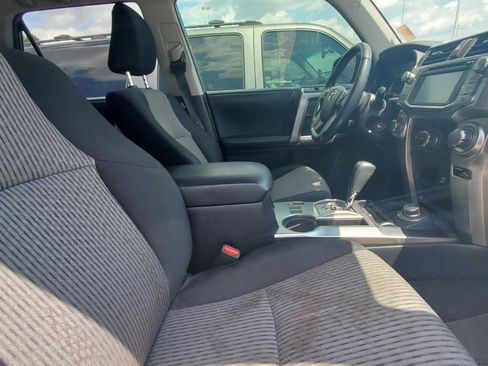 Used 2018 Toyota 4Runner SR5 AWD/4WD image 4