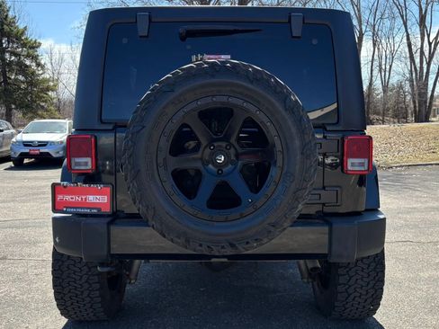 Used 2016 Jeep Wrangler Unlimited Sahara w/ Connectivity Group image 8