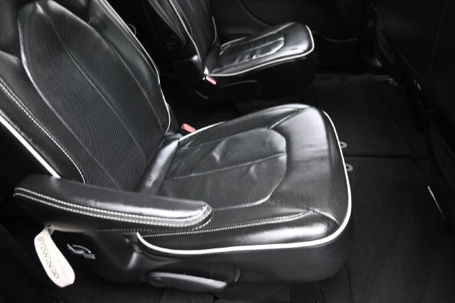 Used 2025 Chrysler Pacifica Limited FWD image 28
