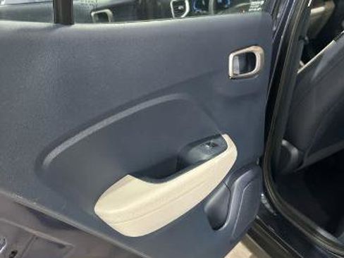 Used 2024 Hyundai Venue Limited FWD image 16